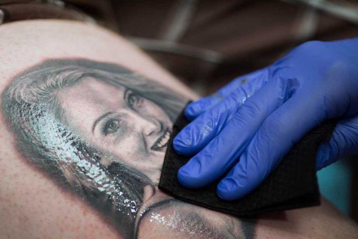 Wipe Outz Advanced Cleansing Tattoo Towels Black Pack of 10 - Maple Tattoo Supply